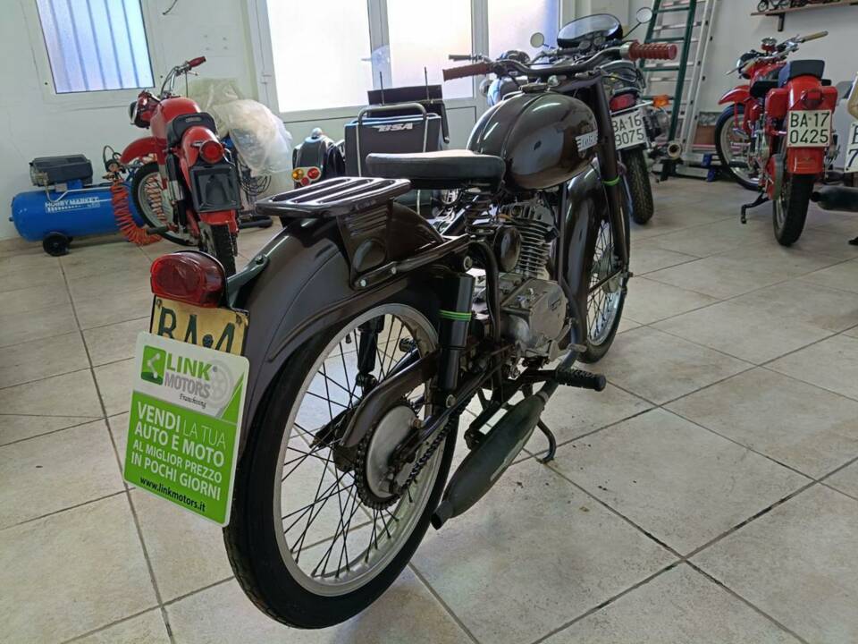 Image 26/32 de Laverda 75 Sport (1954)