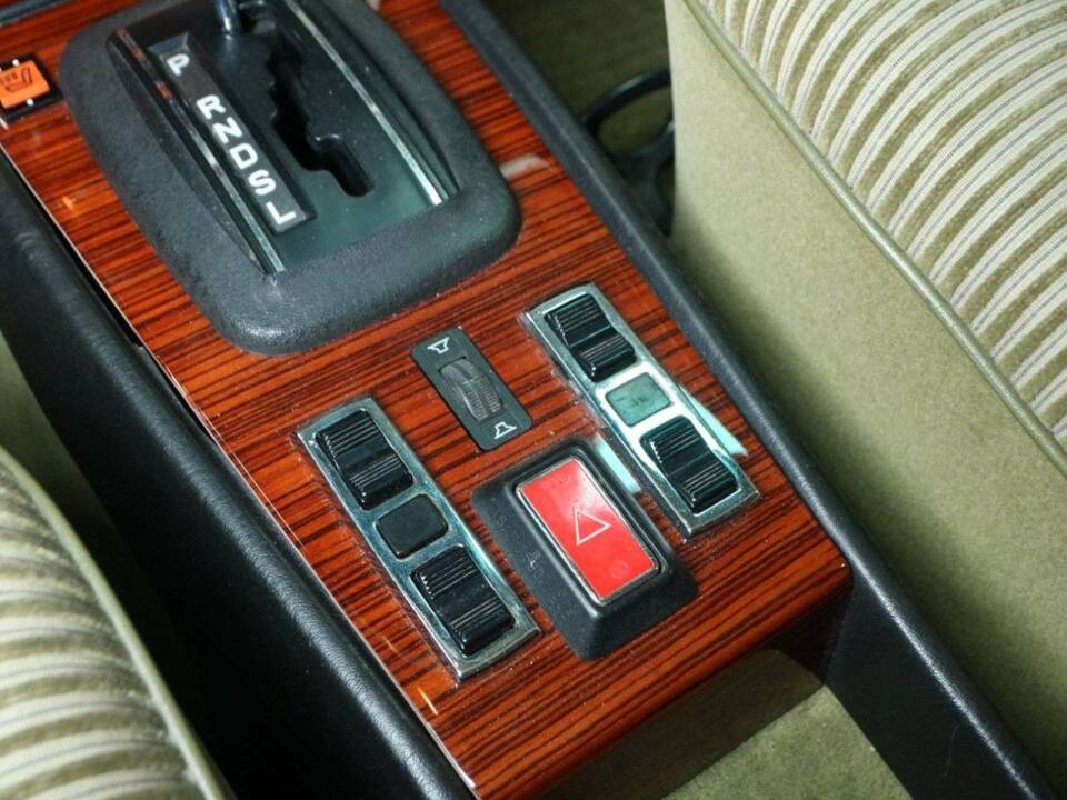 Bild 20/50 von Mercedes-Benz 300 D (1981)