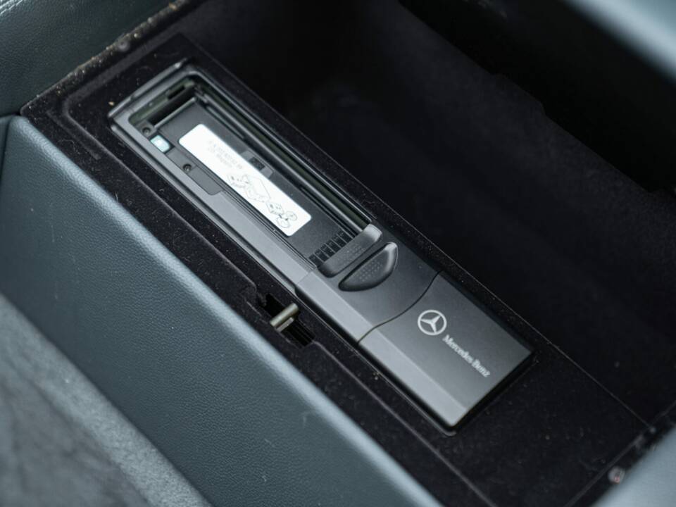 Image 50/50 of Mercedes-Benz SL 500 (2001)