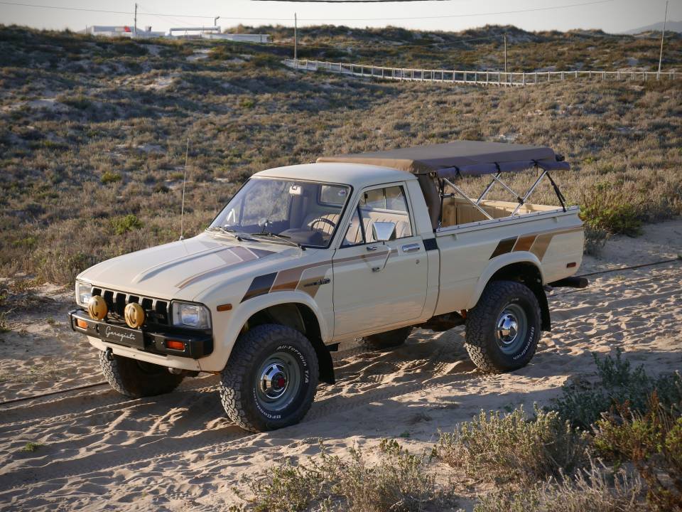 Image 2/50 of Toyota Hilux (1983)