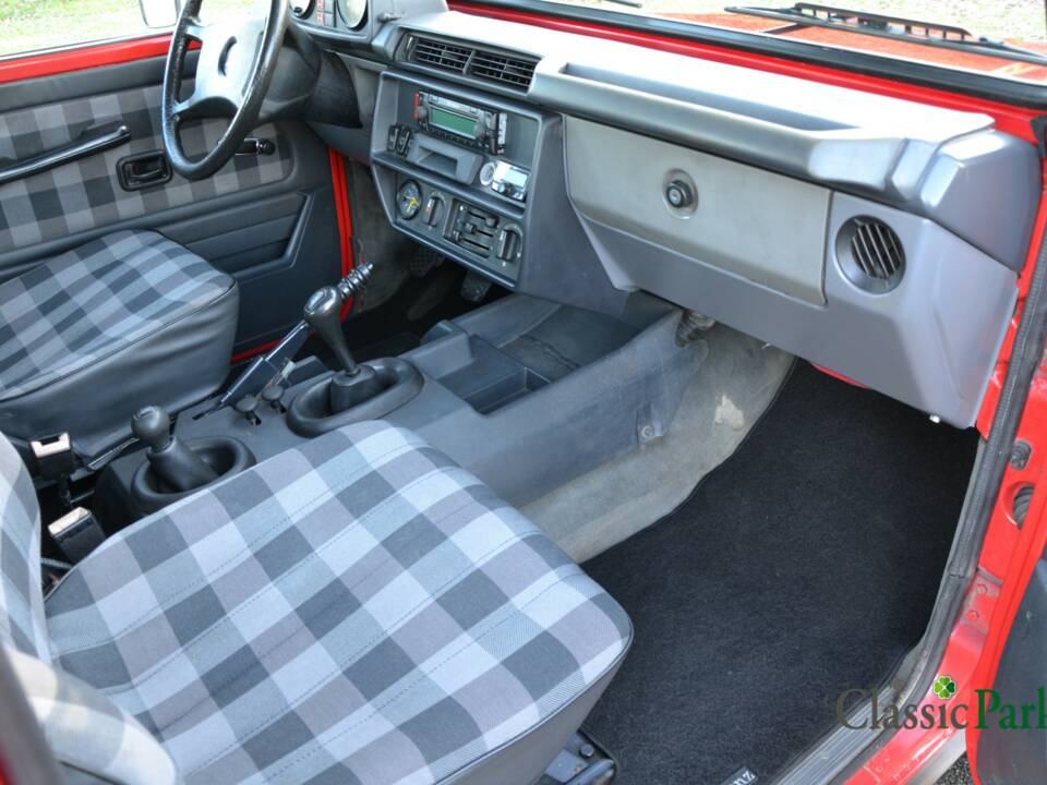 Image 20/50 of Mercedes-Benz 200 GE (SWB) (1987)