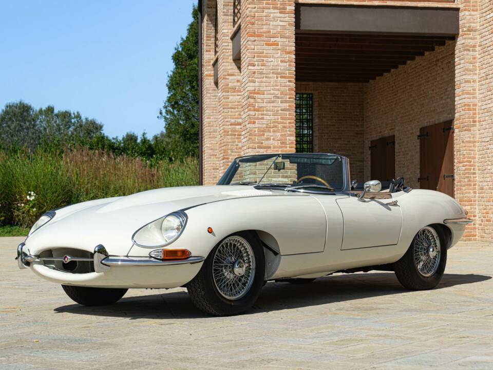 Bild 1/50 von Jaguar E-Type (1968)