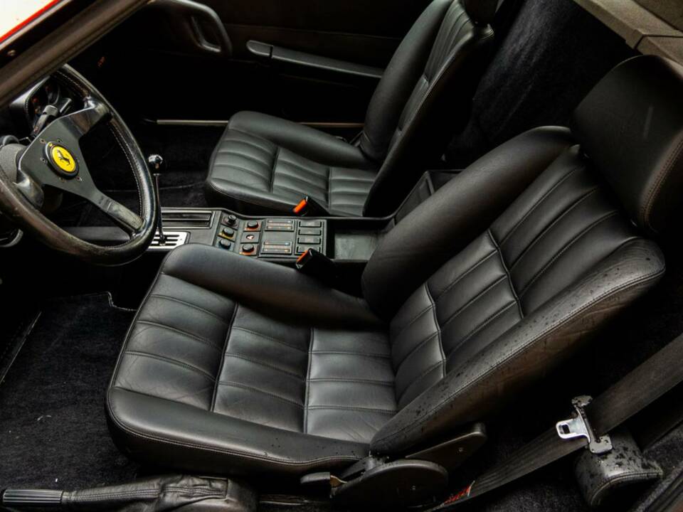 Image 16/26 of Ferrari 208 GTB Turbo (1988)