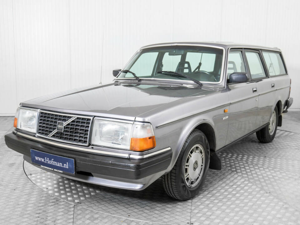 Image 17/50 of Volvo 245 GLE (1982)