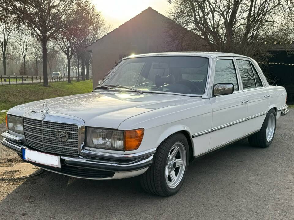 Image 6/9 de Mercedes-Benz 350 SE (1976)