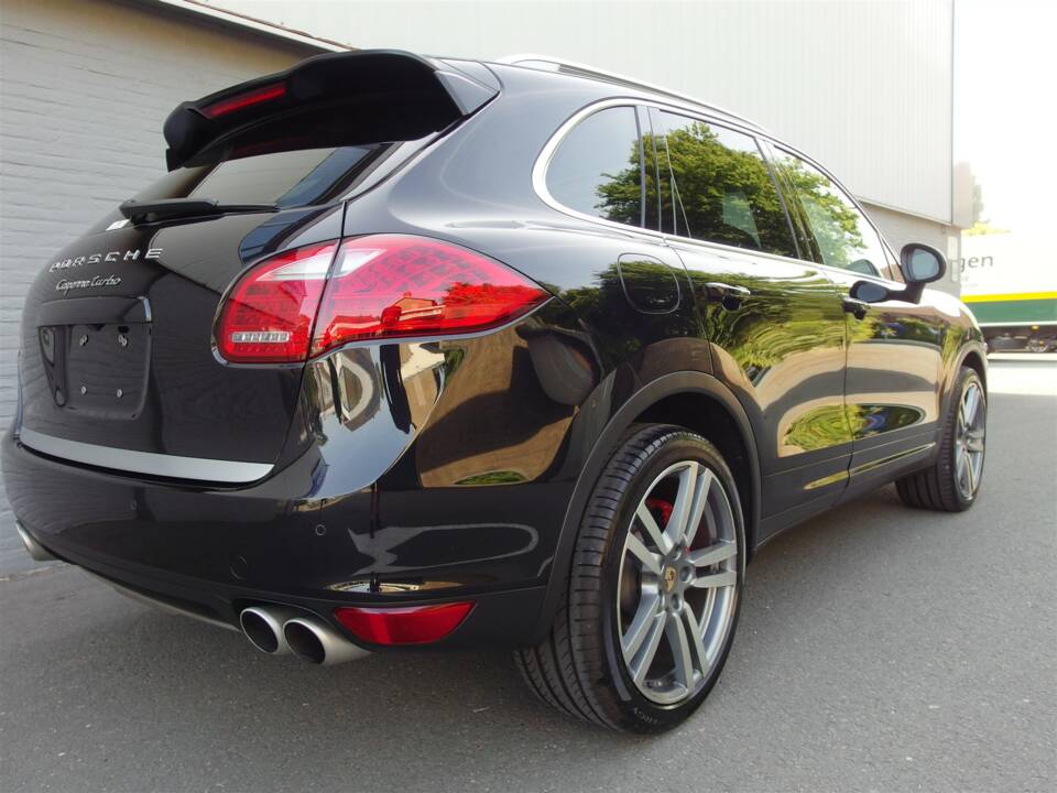 Bild 23/98 von Porsche Cayenne Turbo (2010)