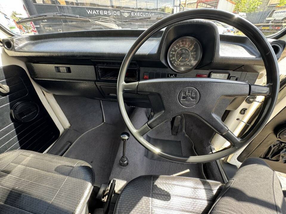 Image 2/8 of Volkswagen Beetle 1303 (1975)