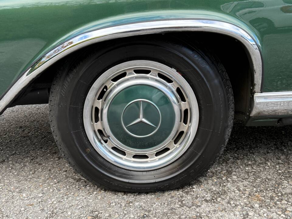 Afbeelding 17/46 van Mercedes-Benz 220 SE b (1961)