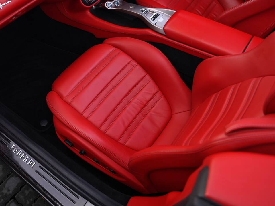 Image 20/50 of Ferrari California (2009)