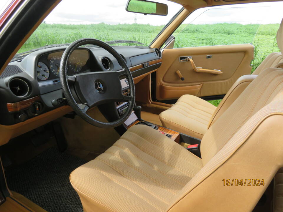 Image 5/20 of Mercedes-Benz 230 CE (1983)