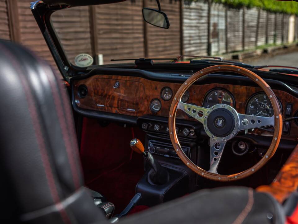 Image 27/41 of Triumph TR 6 (1972)