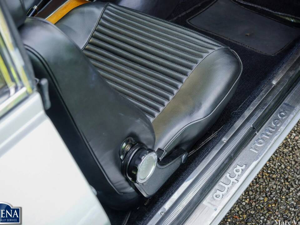 Bild 13/62 von Alfa Romeo 2000 GT Veloce (1974)