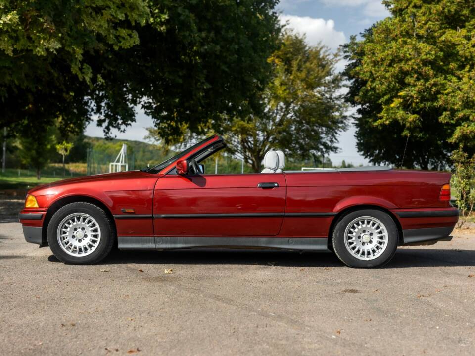 Immagine 8/23 di BMW 318i (1995)