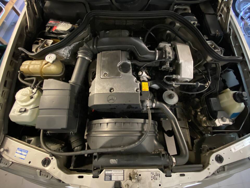 Bild 30/33 von Mercedes-Benz E 200 T (1994)