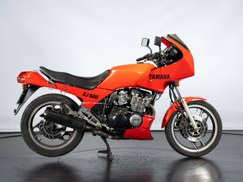 Image 5/50 of Yamaha XJ 600 (1984)