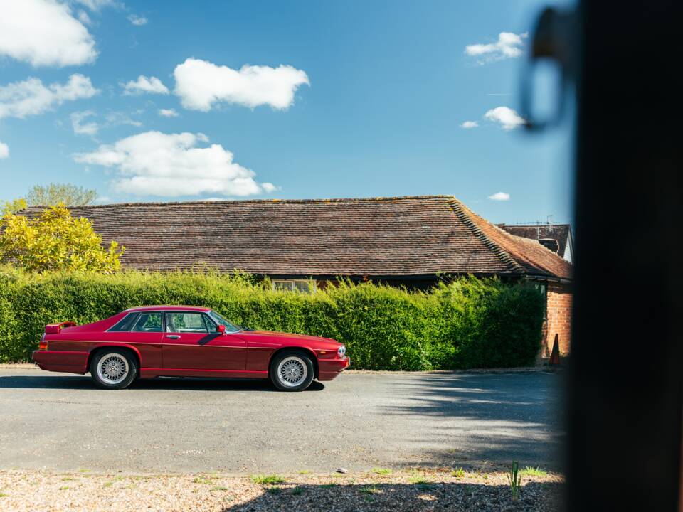 Image 23/50 of Jaguar XJR-S V12 Le Mans (1991)
