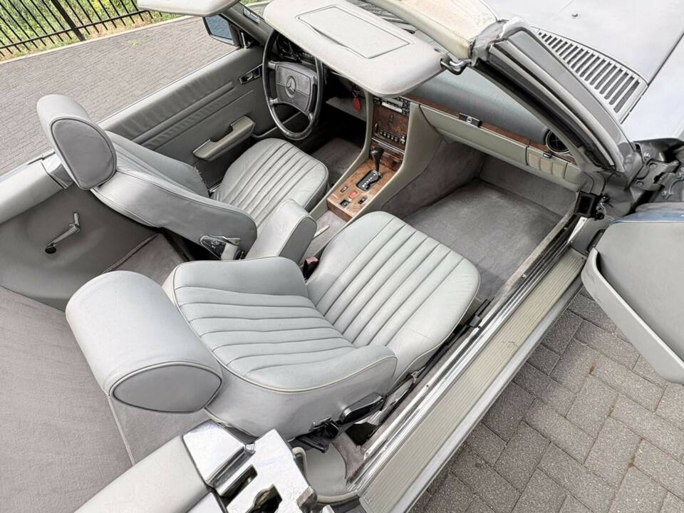 Image 27/50 de Mercedes-Benz 560 SL (1988)