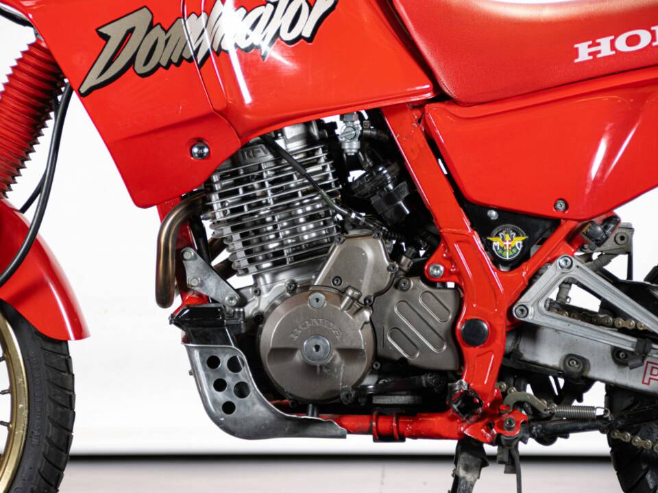 Image 19/50 de Honda NX 650 Dominator (1990)
