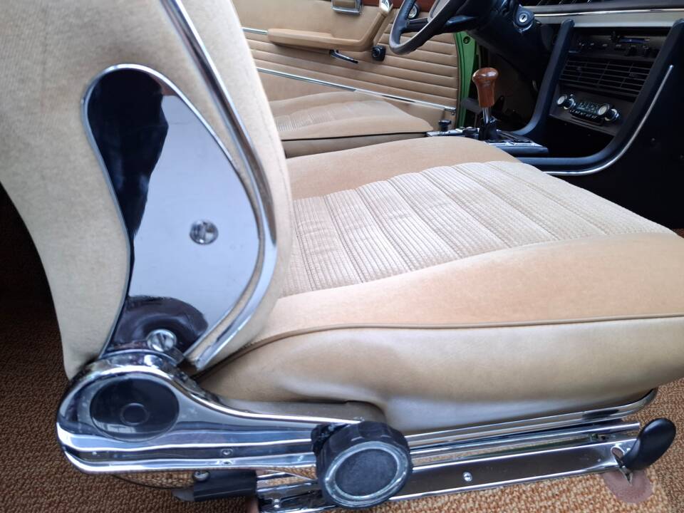 Image 32/43 of BMW 2,5 CS (1975)
