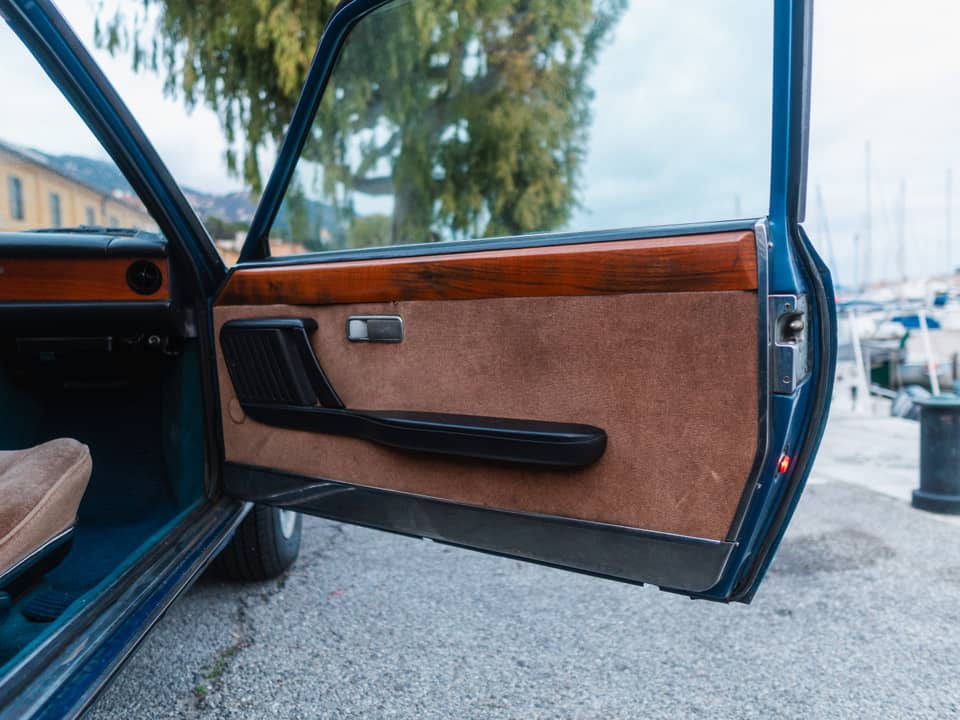 Image 33/37 of FIAT 130 Coupé (1974)