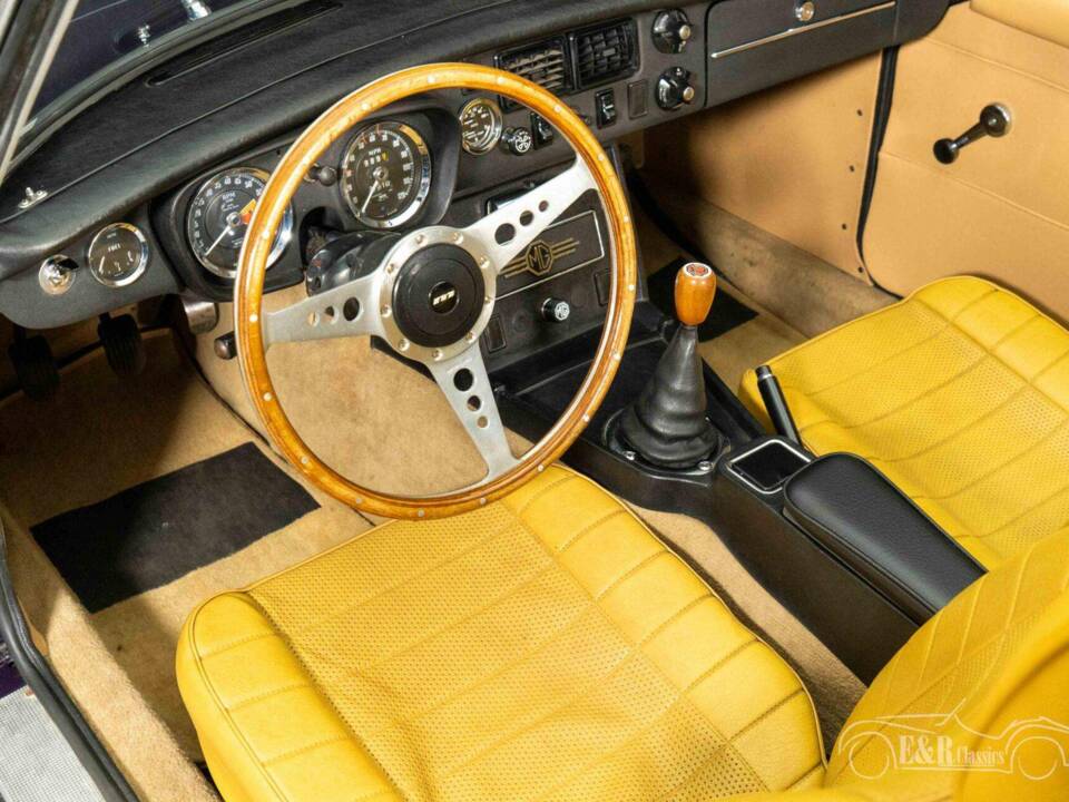 Image 2/19 of MG MGB (1973)