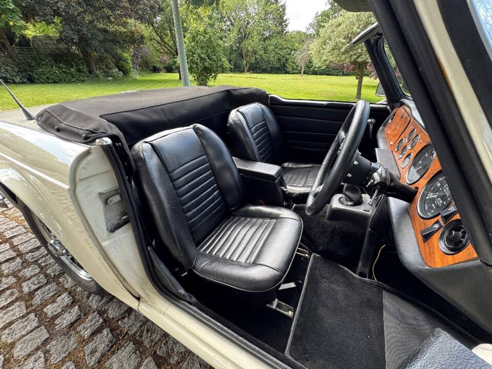 Image 20/30 of Triumph TR 6 PI (1970)