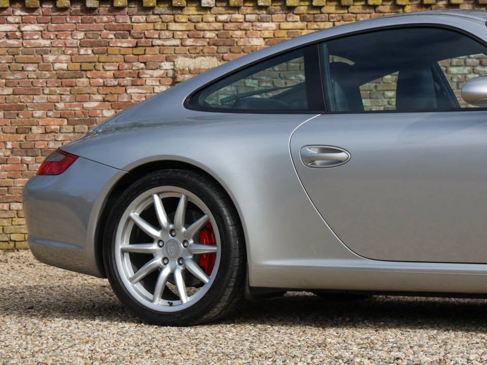 Image 39/50 of Porsche 911 Carrera S (2004)