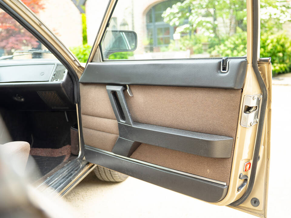 Bild 32/45 von Lancia Gamma 2000 (1977)