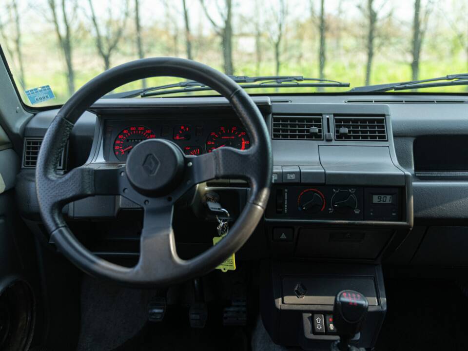 Image 33/50 de Renault R 5 GT Turbo (1986)