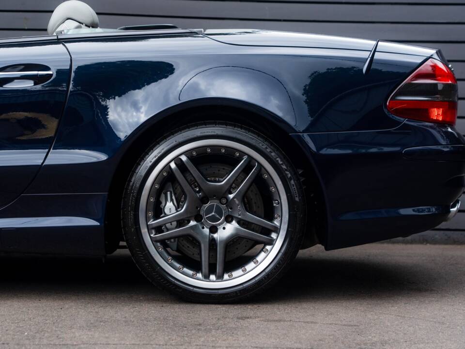 Image 12/56 de Mercedes-Benz SL 65 AMG (2004)