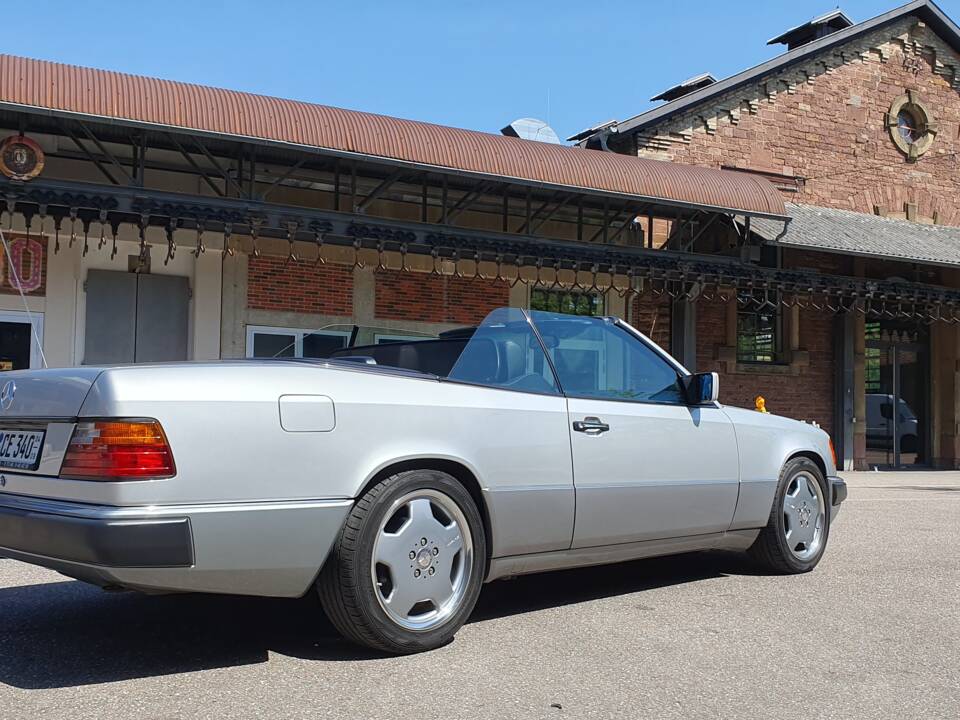 Imagen 49/94 de Mercedes-Benz 300 CE-24 3.4 AMG (1992)