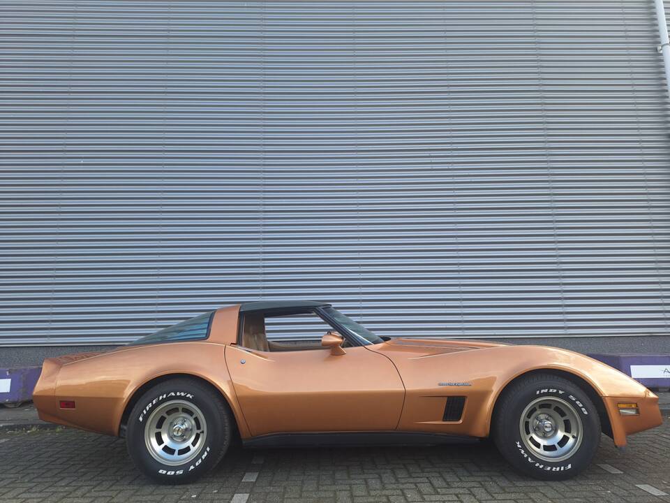Image 2/25 of Chevrolet Corvette (1982)