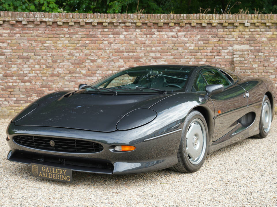 Image 10/50 of Jaguar XJ 220 (1993)