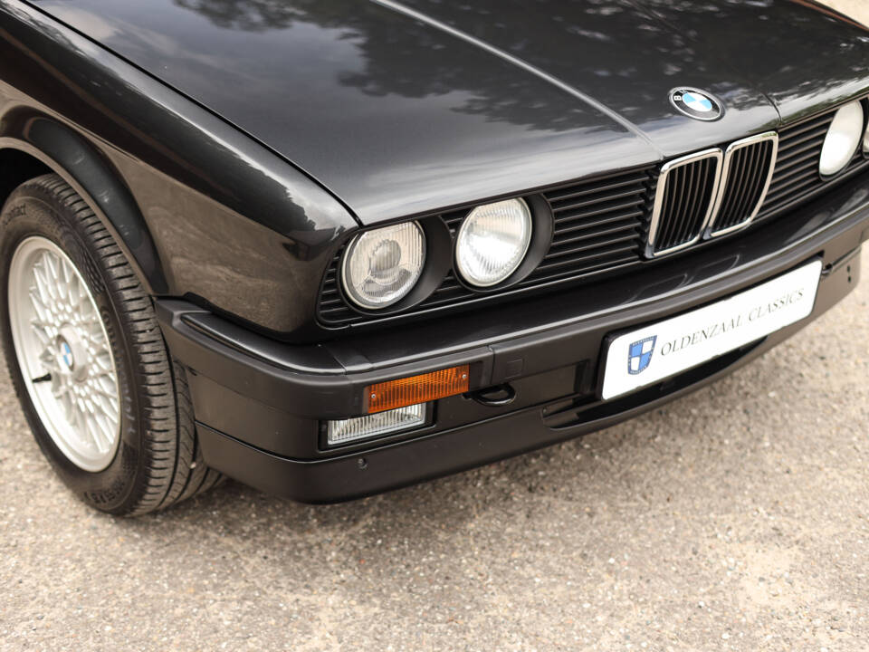 Image 76/83 de BMW 325i (1990)