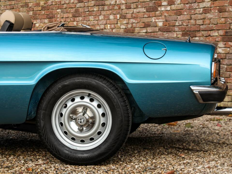 Image 32/50 of Alfa Romeo 2000 Spider Veloce (1981)