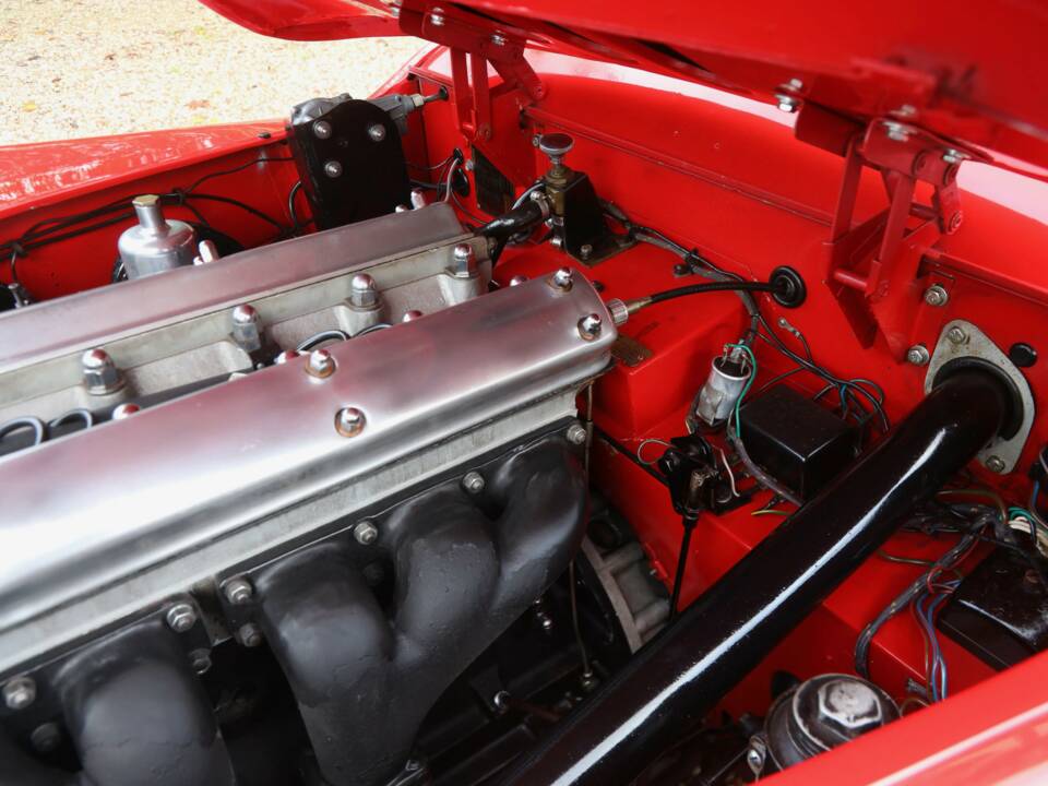 Image 33/50 of Jaguar XK 120 SE OTS (1954)