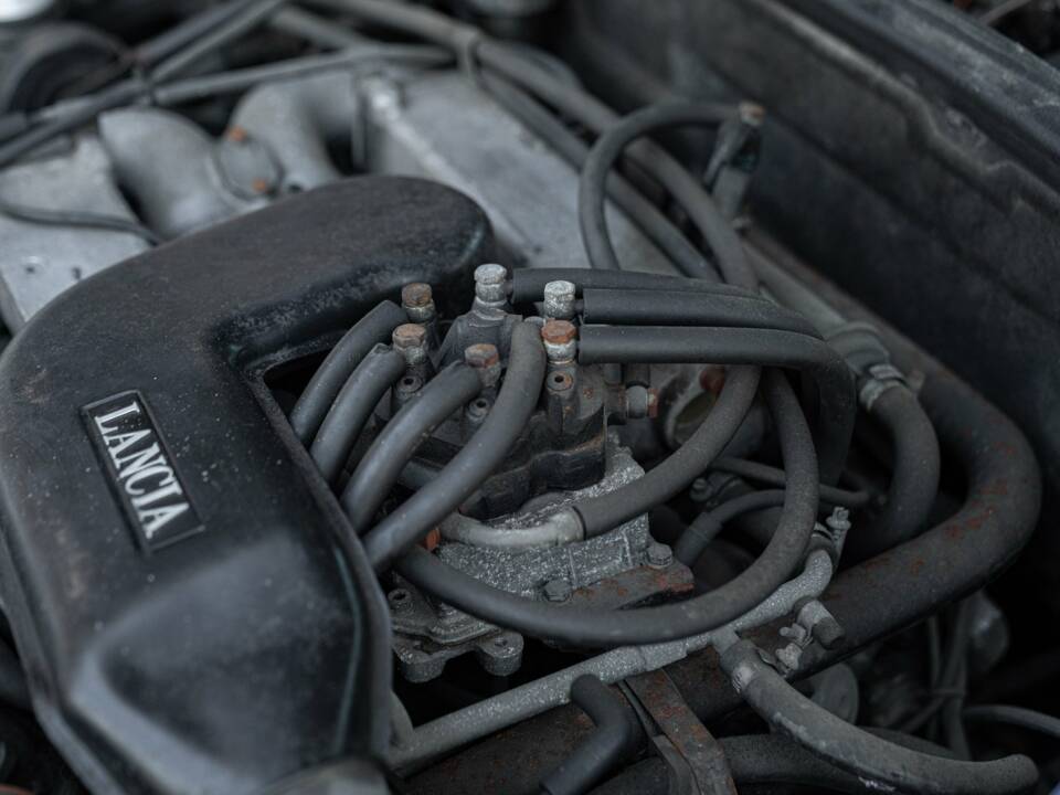 Bild 34/40 von Lancia Thema 6V (1985)