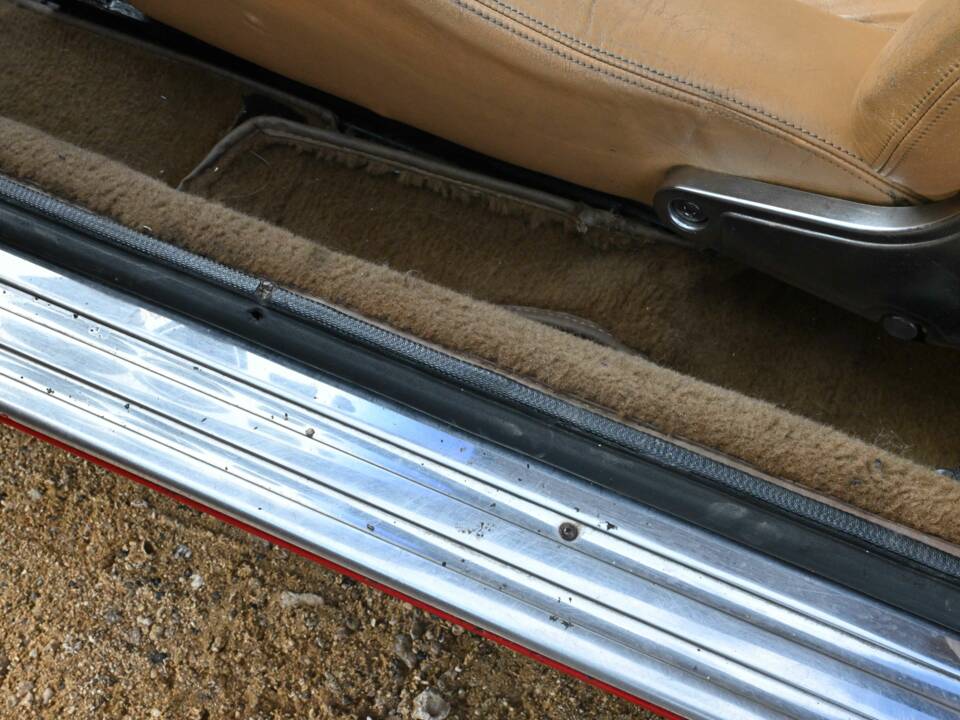 Image 38/50 of Ferrari Mondial 8 (1981)