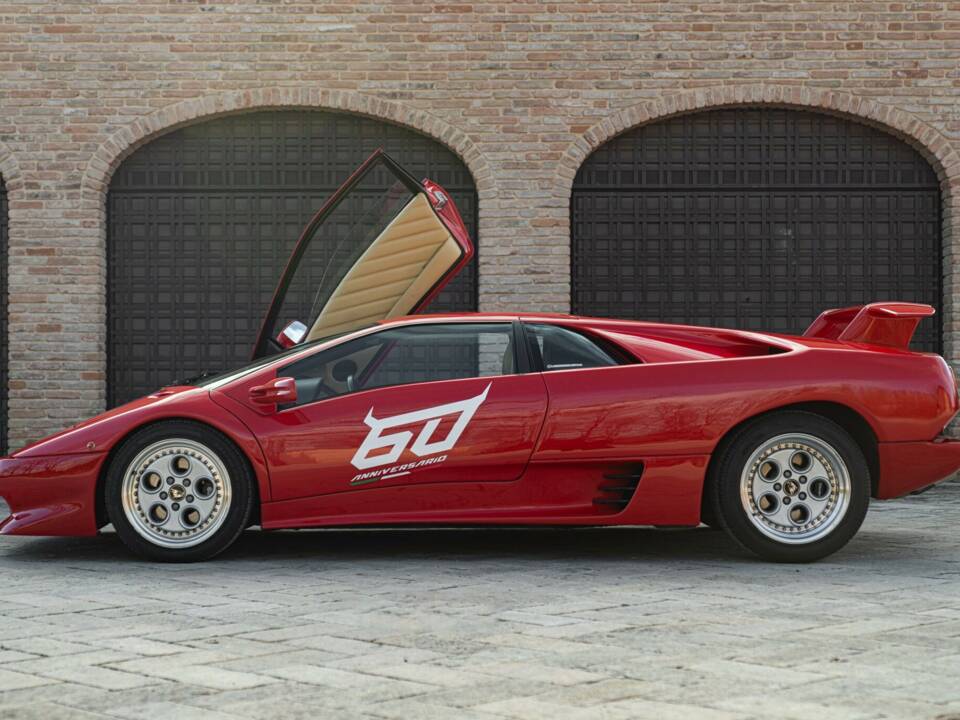 Image 10/50 of Lamborghini Diablo VT (1993)