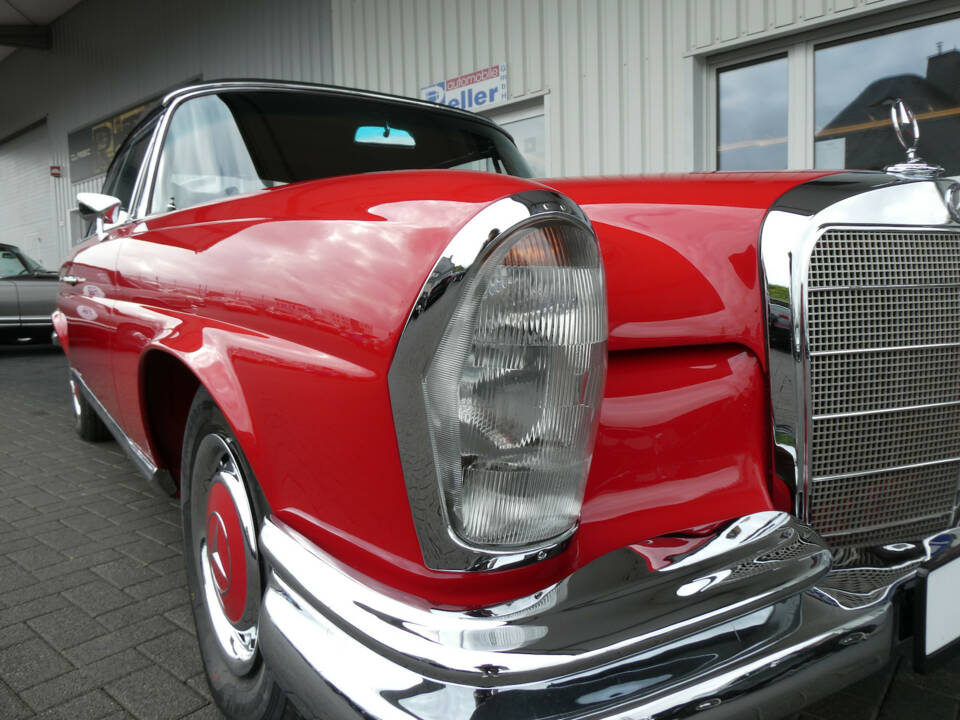 Afbeelding 22/28 van Mercedes-Benz 250 SE (1965)