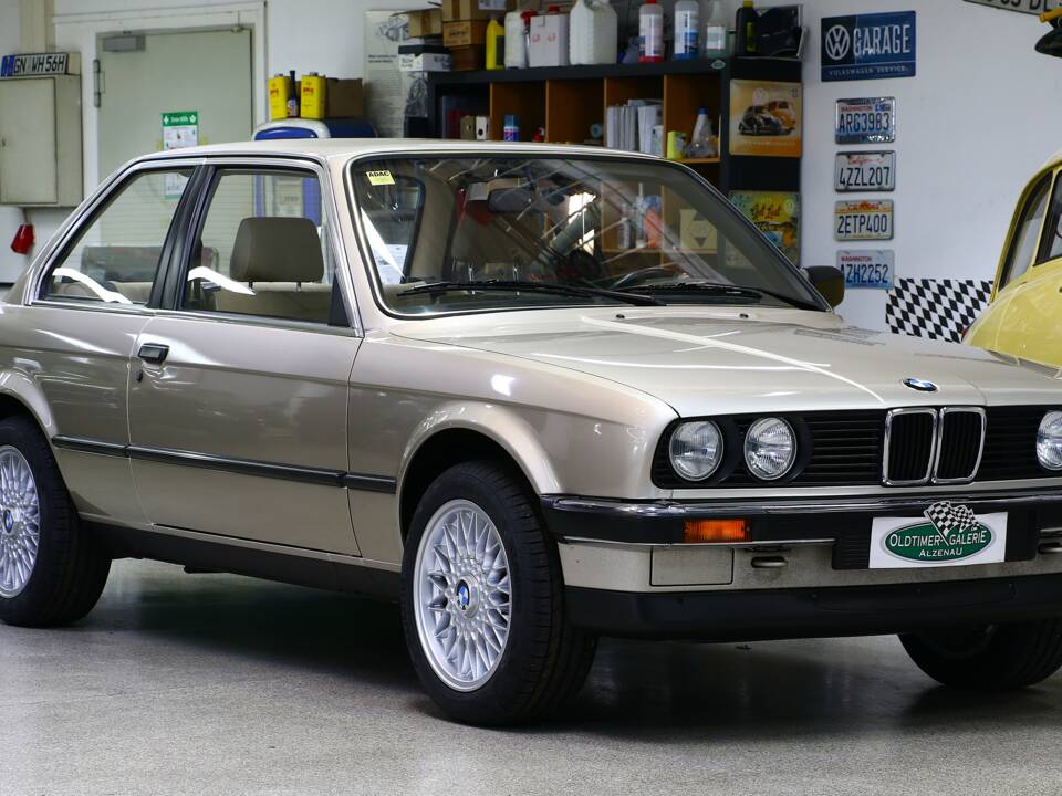 Afbeelding 3/40 van BMW 318i (1987)