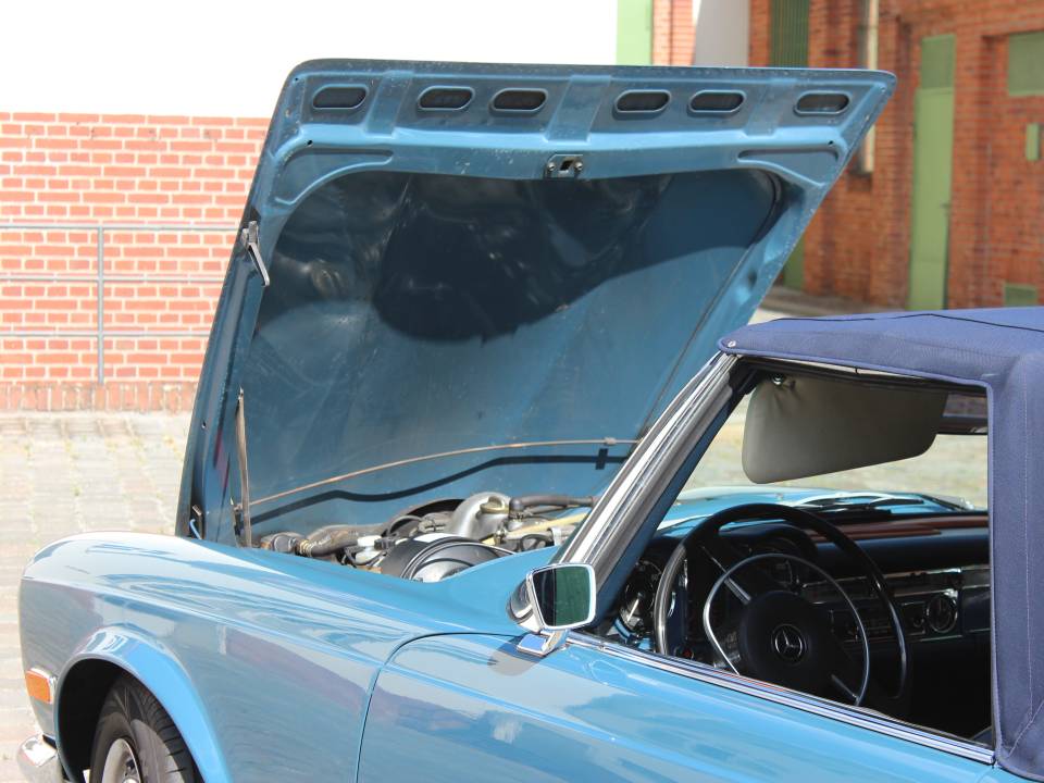 Image 28/32 of Mercedes-Benz 280 SL (1970)