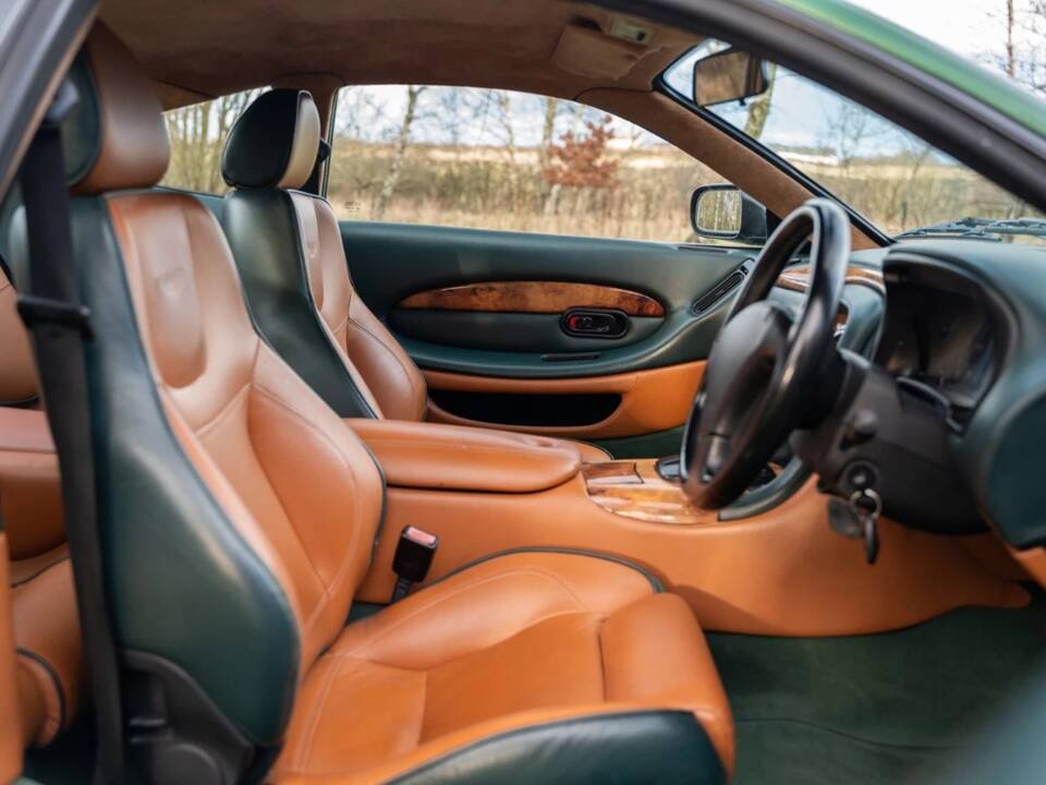 Image 15/27 de Aston Martin DB 7 Vantage (1999)