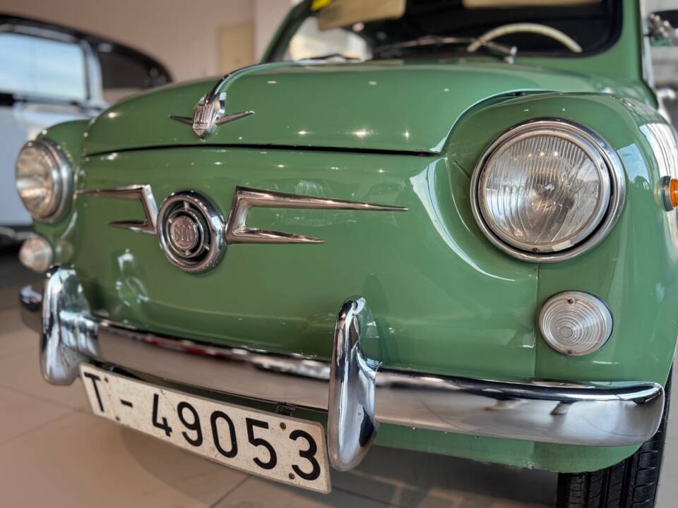 Immagine 6/36 di SEAT 600 D (1966)