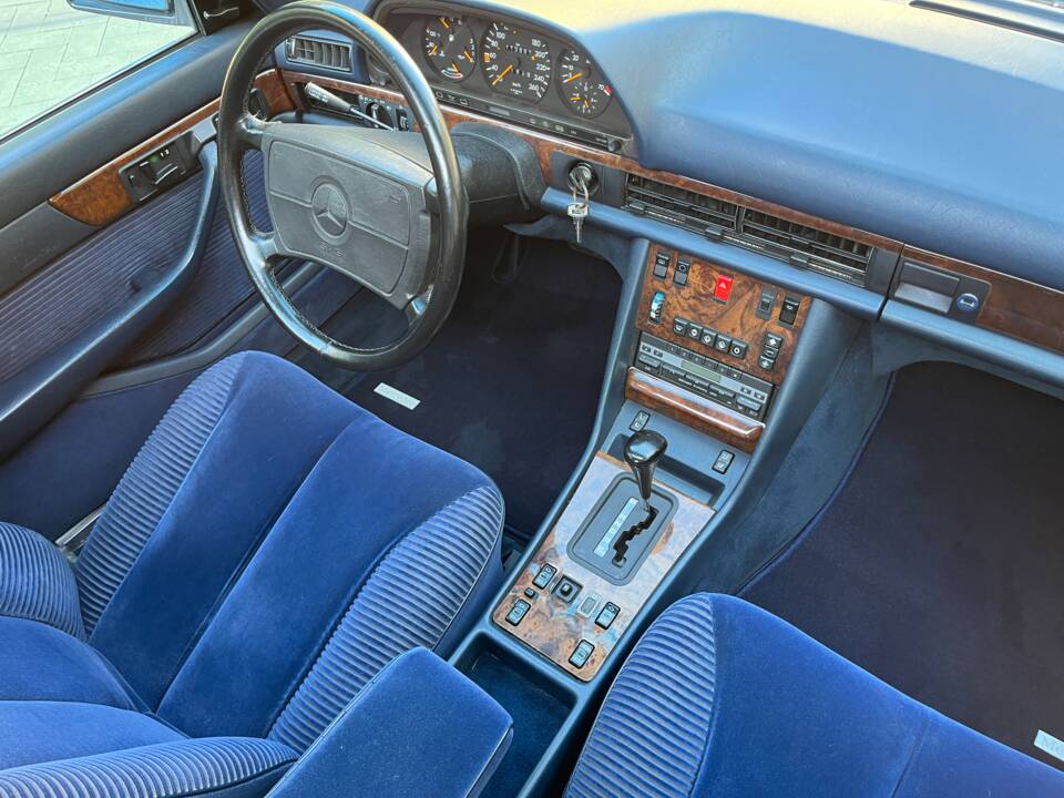 Image 12/85 of Mercedes-Benz 560 SEL (1991)