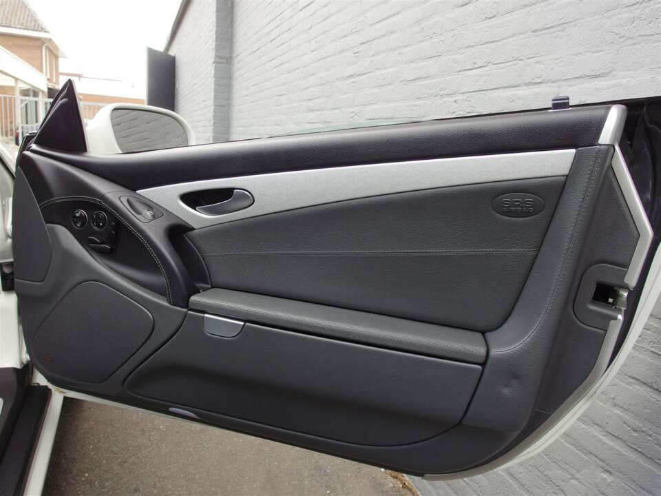 Image 65/97 de Mercedes-Benz SL 55 AMG (2003)