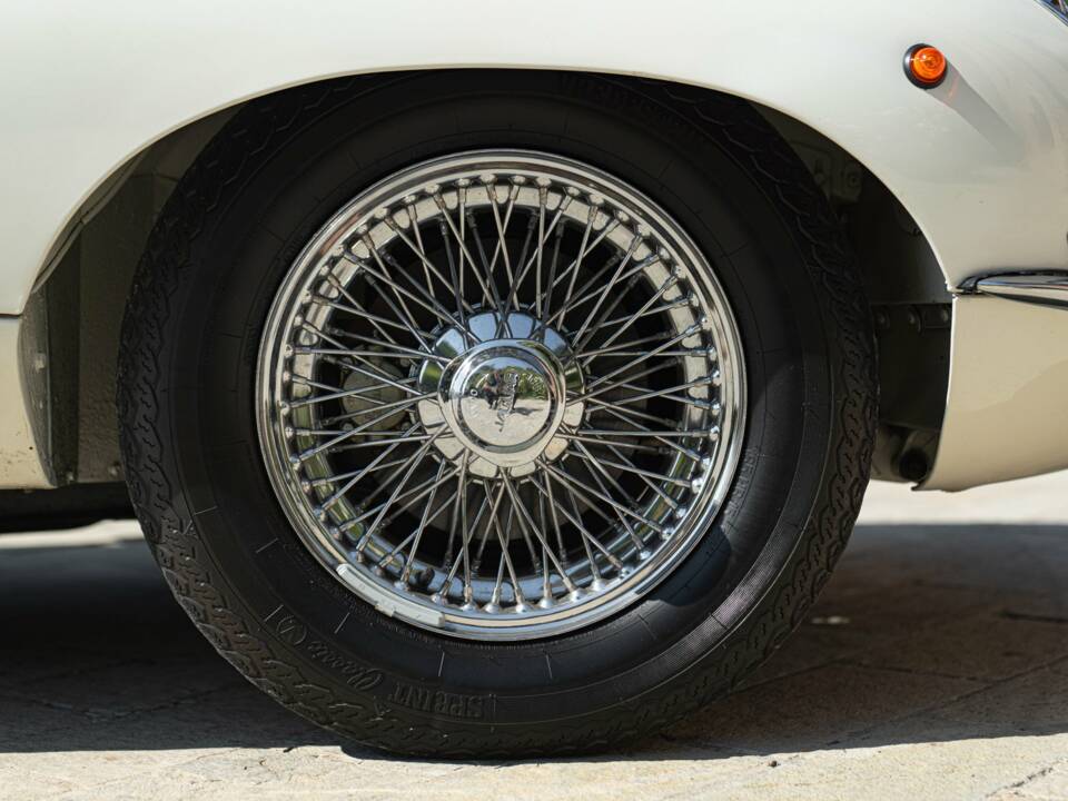 Bild 27/50 von Jaguar E-Type (1968)