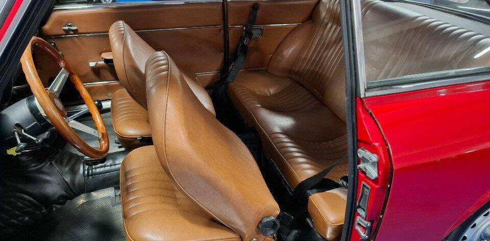 Image 19/32 of Alfa Romeo Giulia GT 1300 Junior (1974)