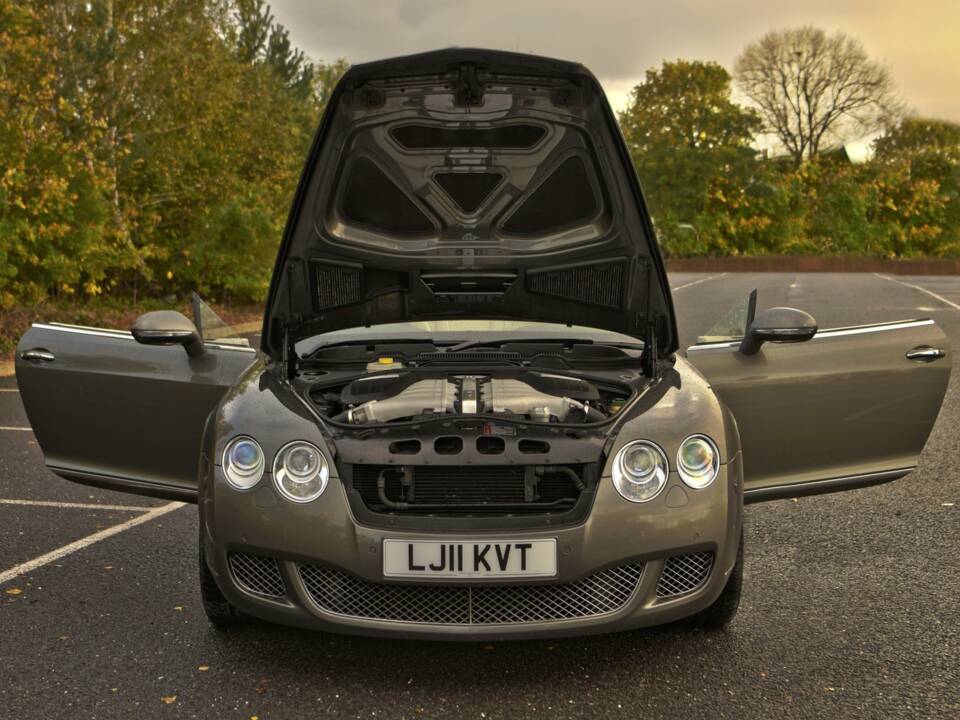 Image 17/50 of Bentley Continental GTC (2011)