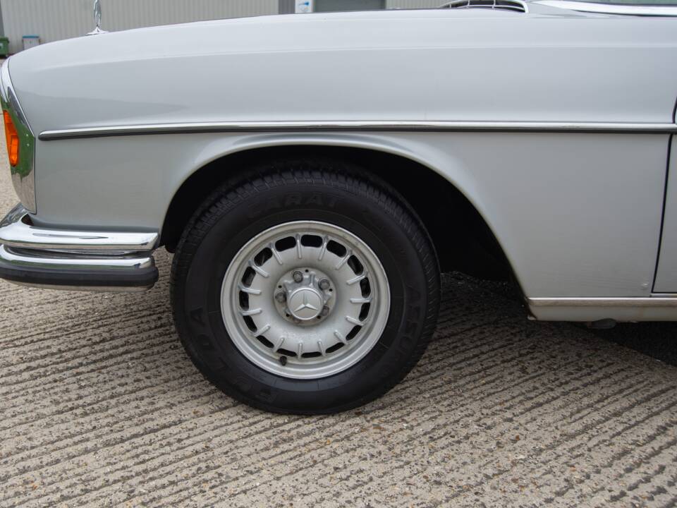 Immagine 29/34 di Mercedes-Benz 300 SEL 3.5 (1972)